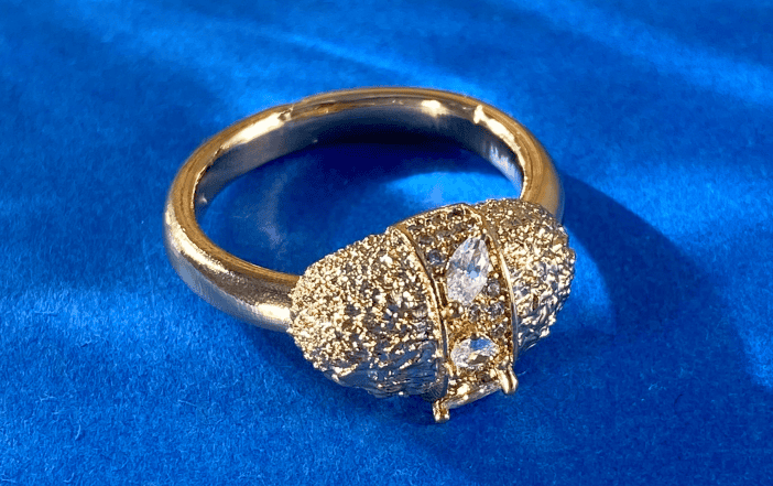 Anel com Detalhe martelado