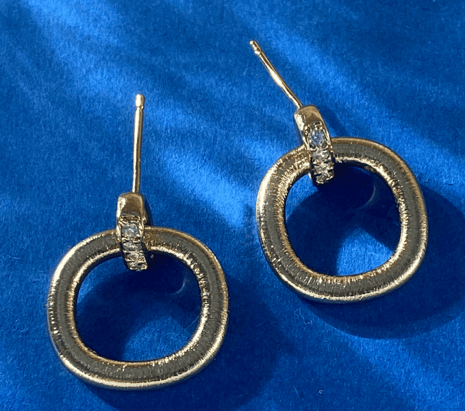 Brinco Quadrado Arredondado xye105574