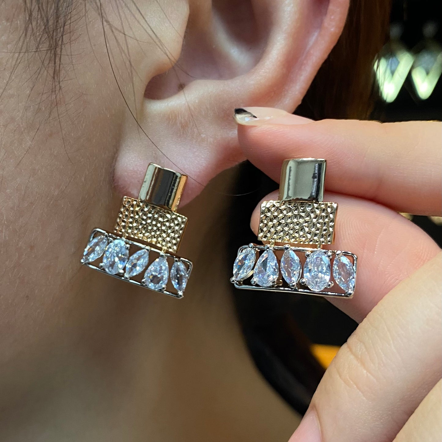 Brinco gotas de brilho XYE105474