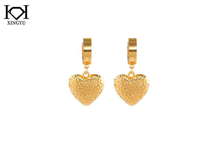 Brincos Argolinhas coracao Martelado G ECG0399