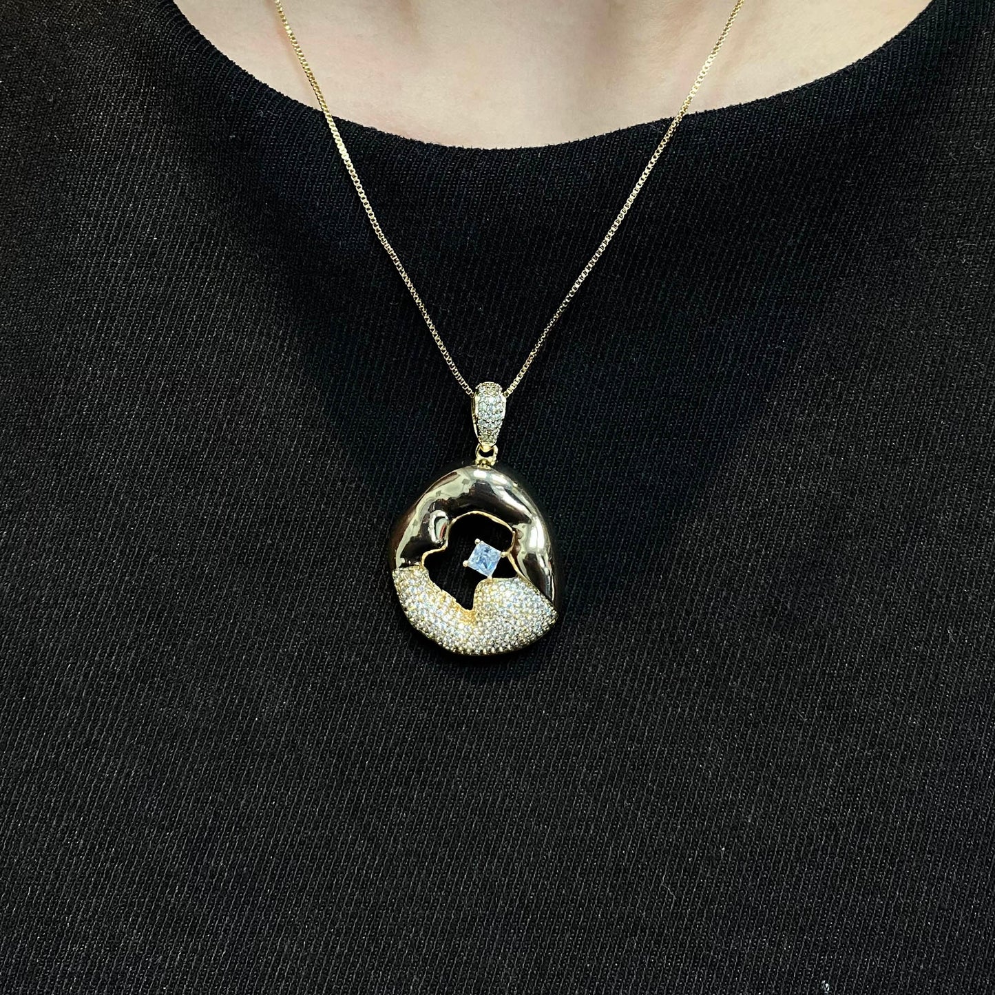 Colar Ornamental com ponto de luz xys101963