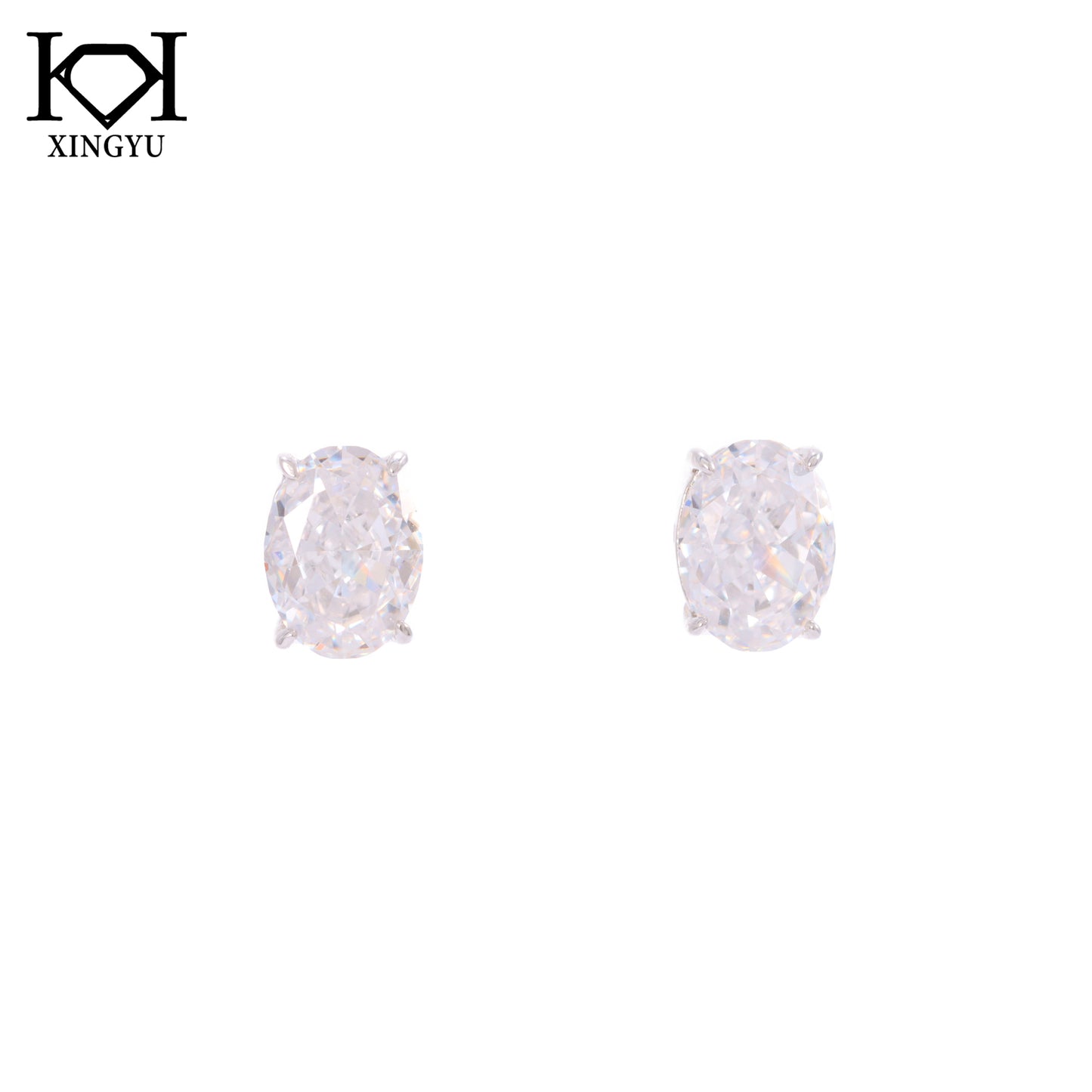 Brinco Oval Cravejado - Prata 925 DCG0341