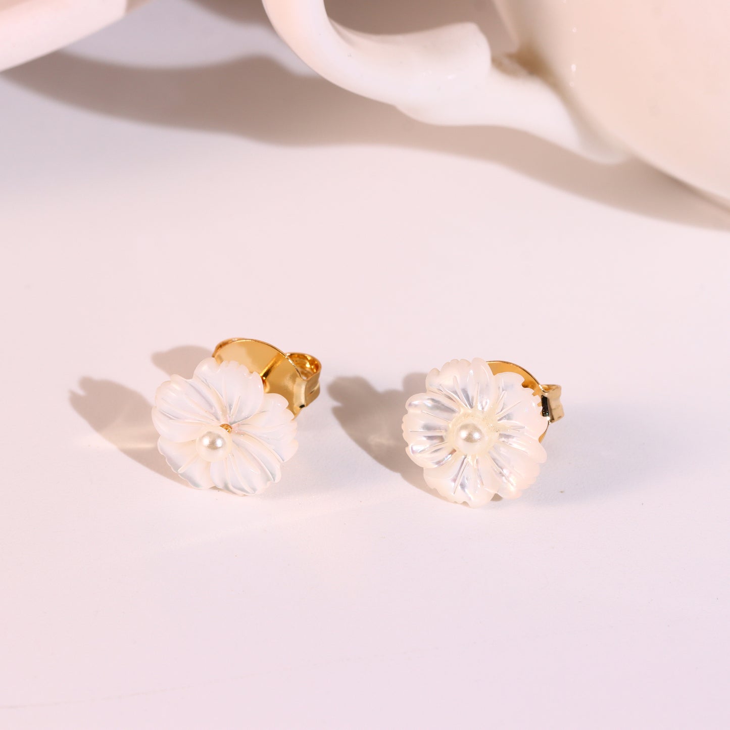 Brincos Flor de madre perola XYE105361