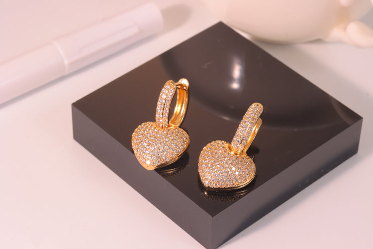 Brincos Coracoes Cravejados DCG0052