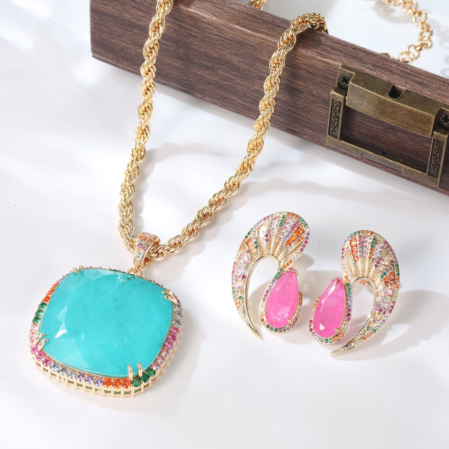 Brincos simétricos de cores misturadas - XYE104657