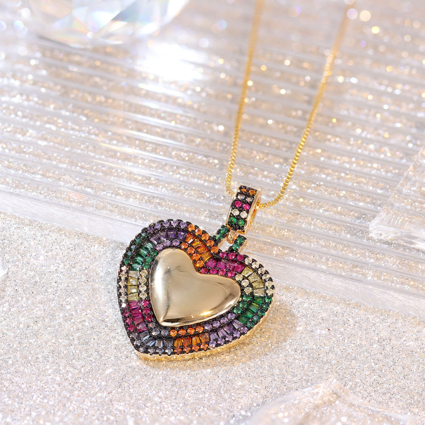 Colar em formato de coração galvanizado em dois tons - XYP101893