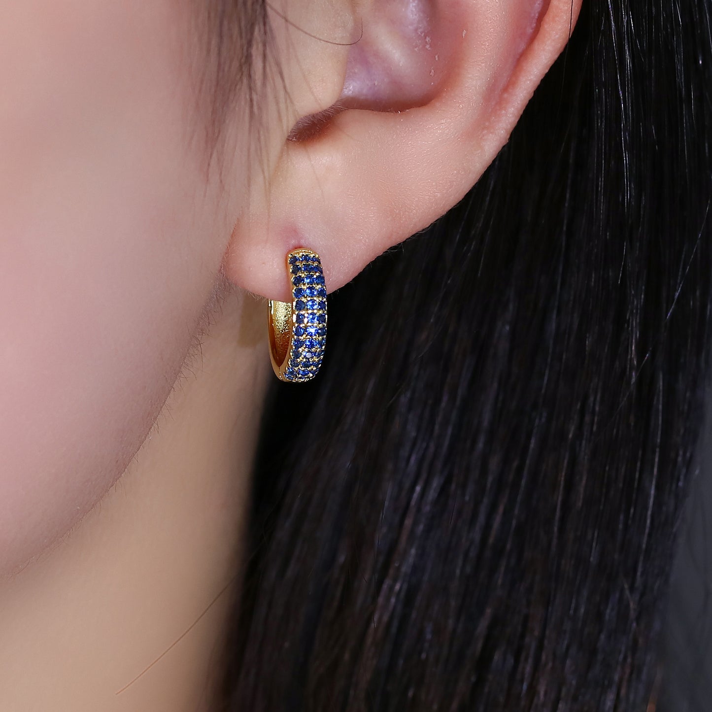 Argola Cravejada Azul