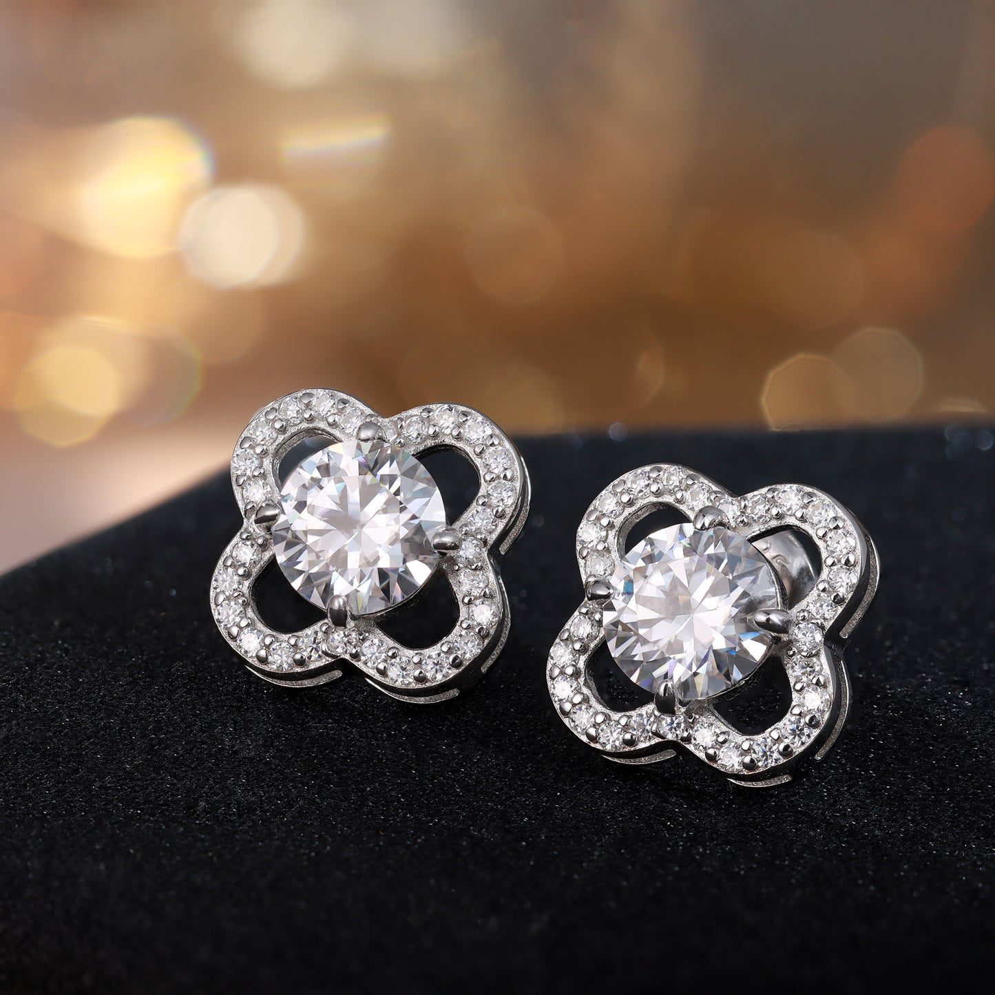 Brinco Trevo com ponto de luz XYE104887