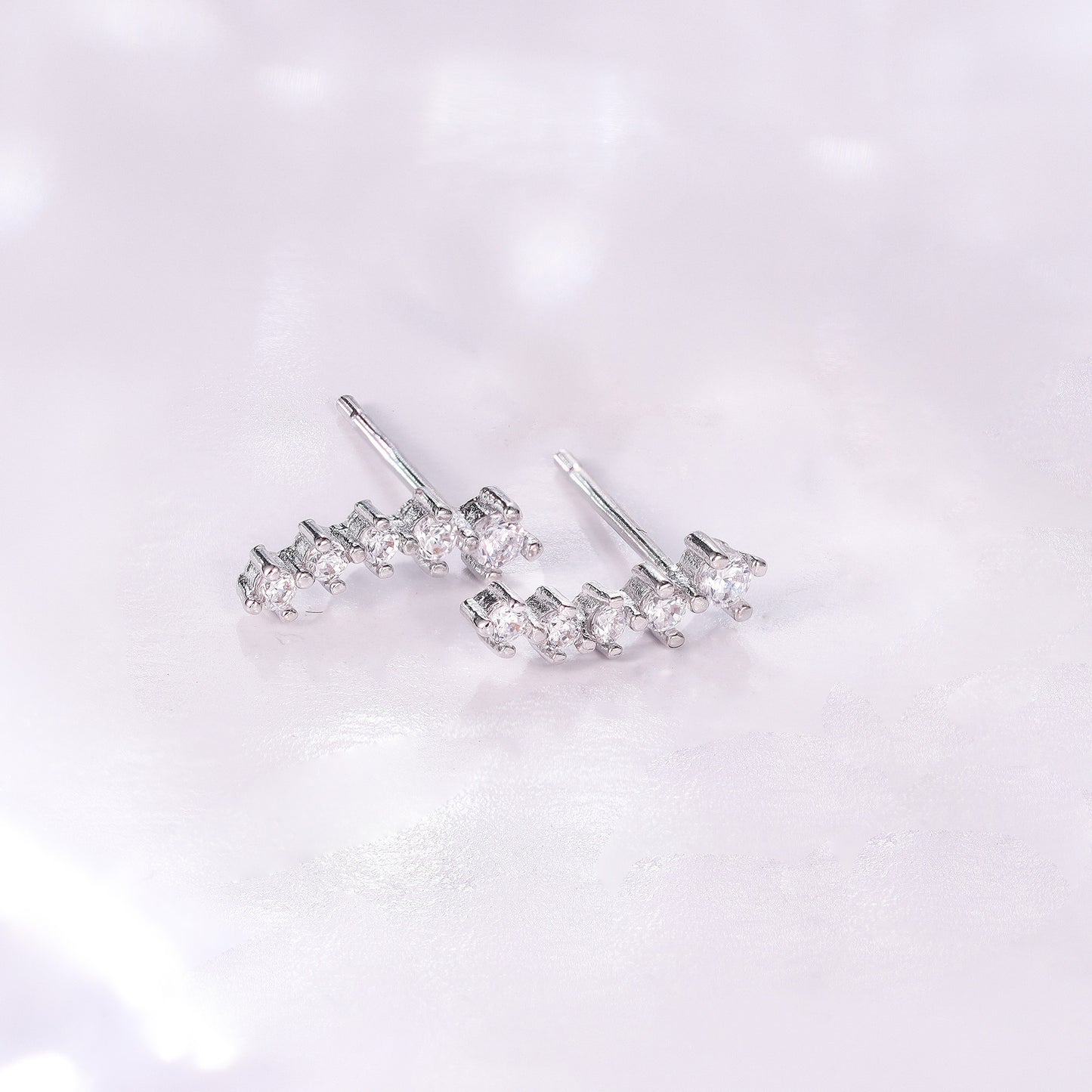 Brinco Infantil - Sequência de Zircõnias Ródio