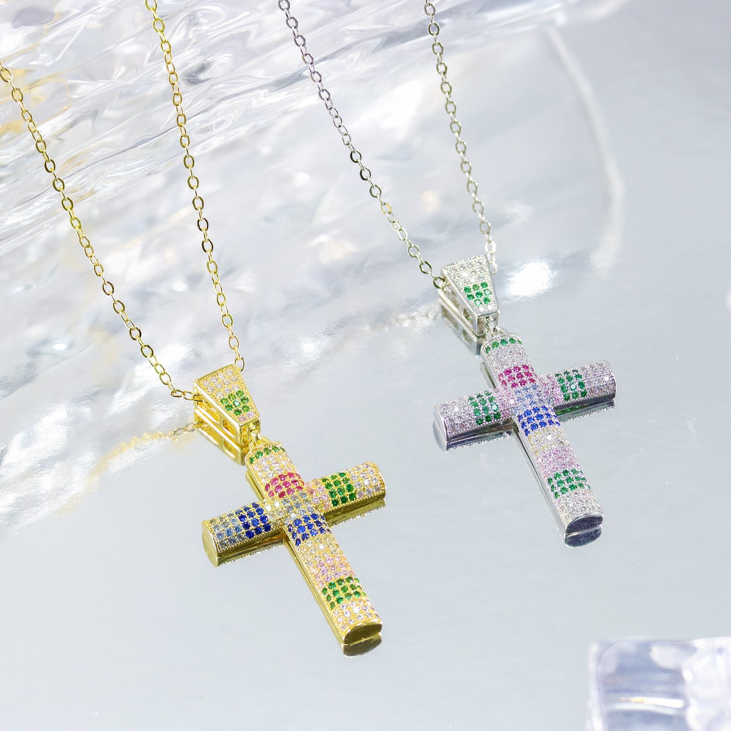 Colar Cruz Cravejada Colorida XYN101124