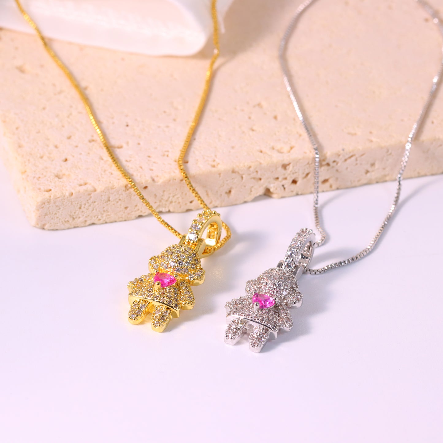 Pingente Menina Cravejada XYP101900