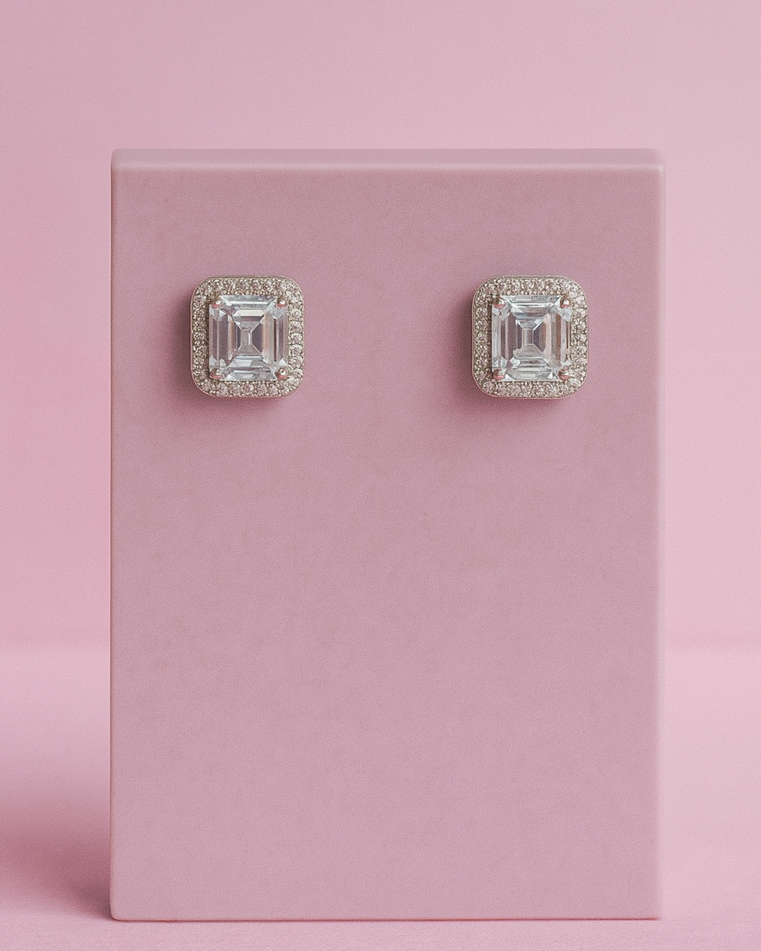 Brinco Quadrado Cravejado - Prata 925 DCG0339