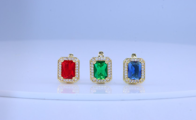 Brinco Quadrado Cravejado Vermelho DCG0844