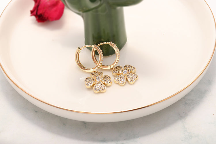 Brincos argolinha trevos XYE103323新款