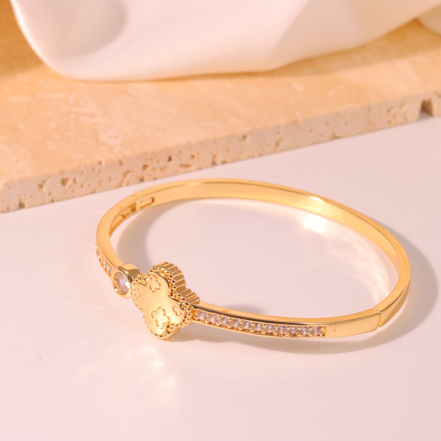 Bracelete Rígido Trevo e Ponto de Luz DCG0058