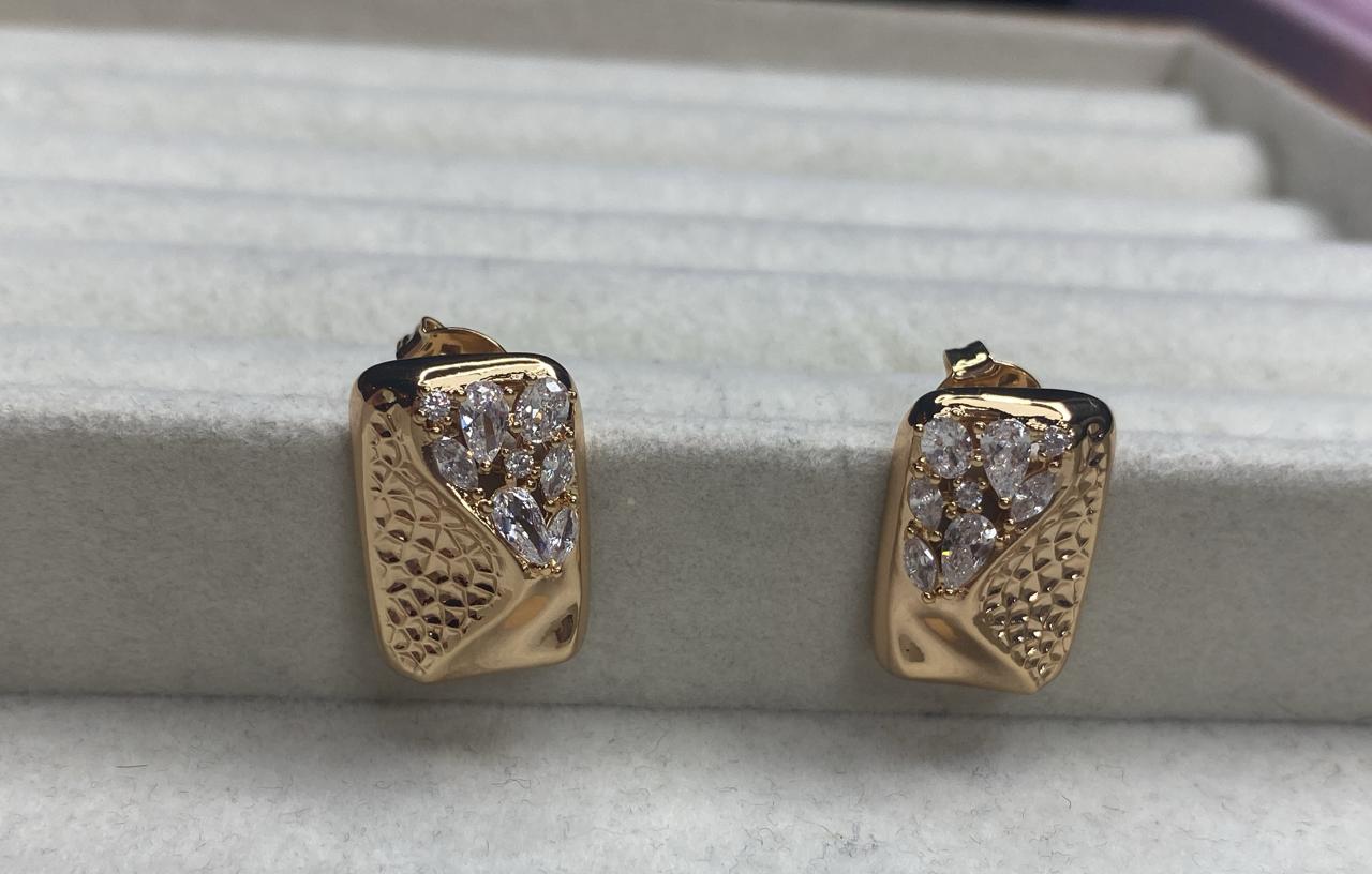 Brincos retangulares cravejados XYE105607