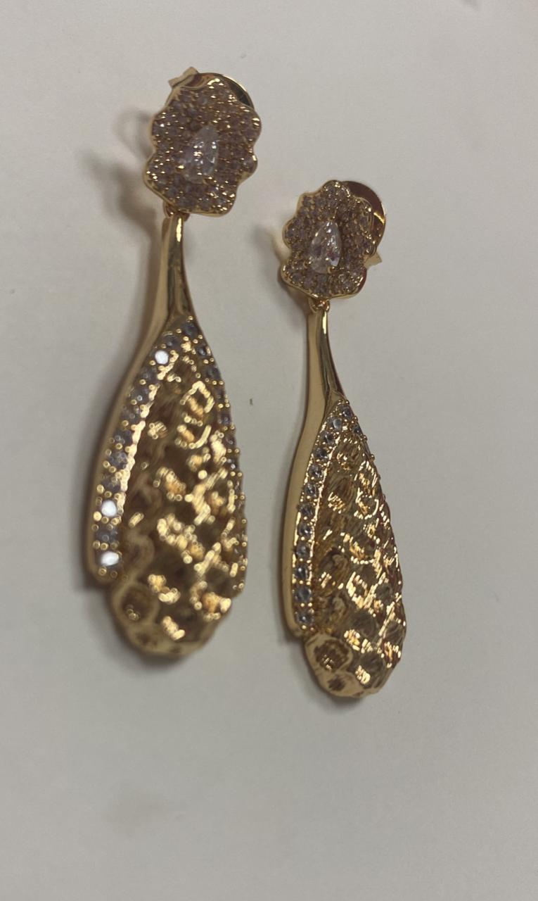 Brincos Gota e Elegancia XYE105633