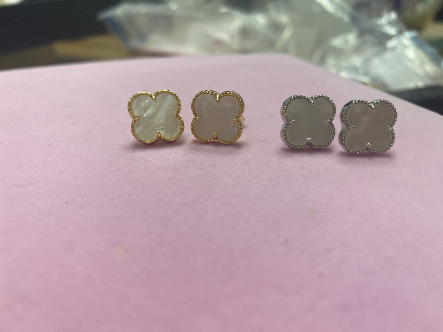 Brincos Inspiracao Trevos Magnificos Madre Perola XYS101536