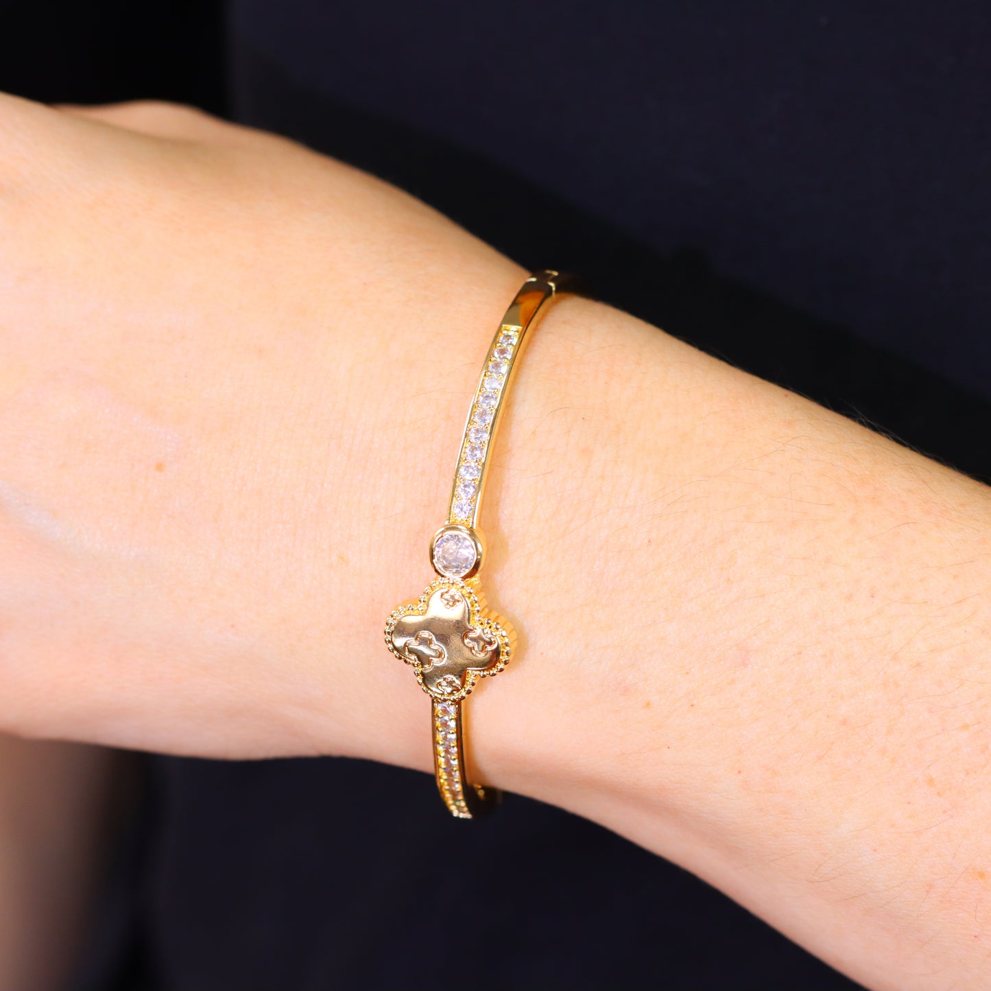 Bracelete Rígido Trevo e Ponto de Luz DCG0058