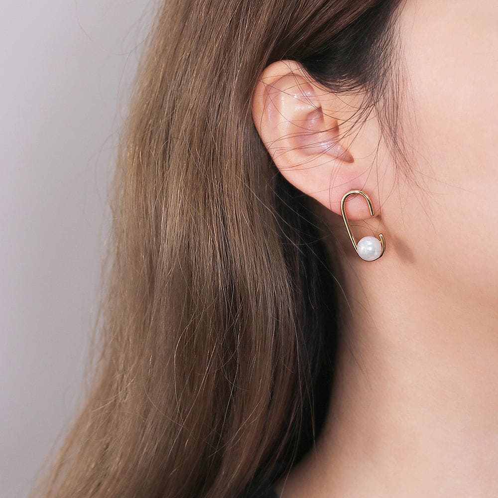 Brinco elipse aberta com pérola XYE104173