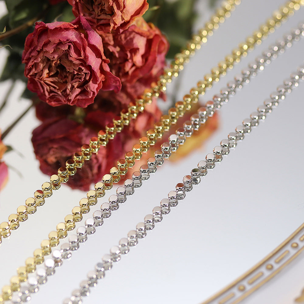 Colar bolinhas achatadas