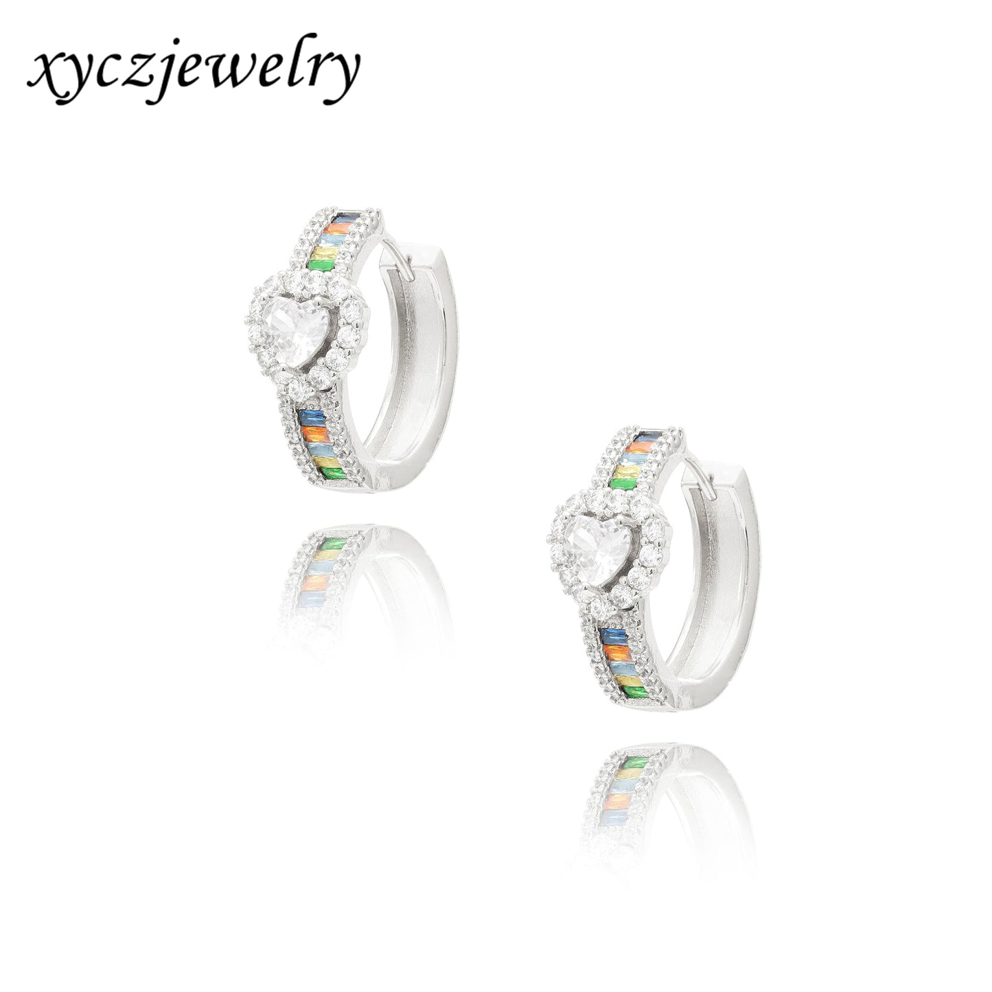 Argola cravejada com zircônia de coração