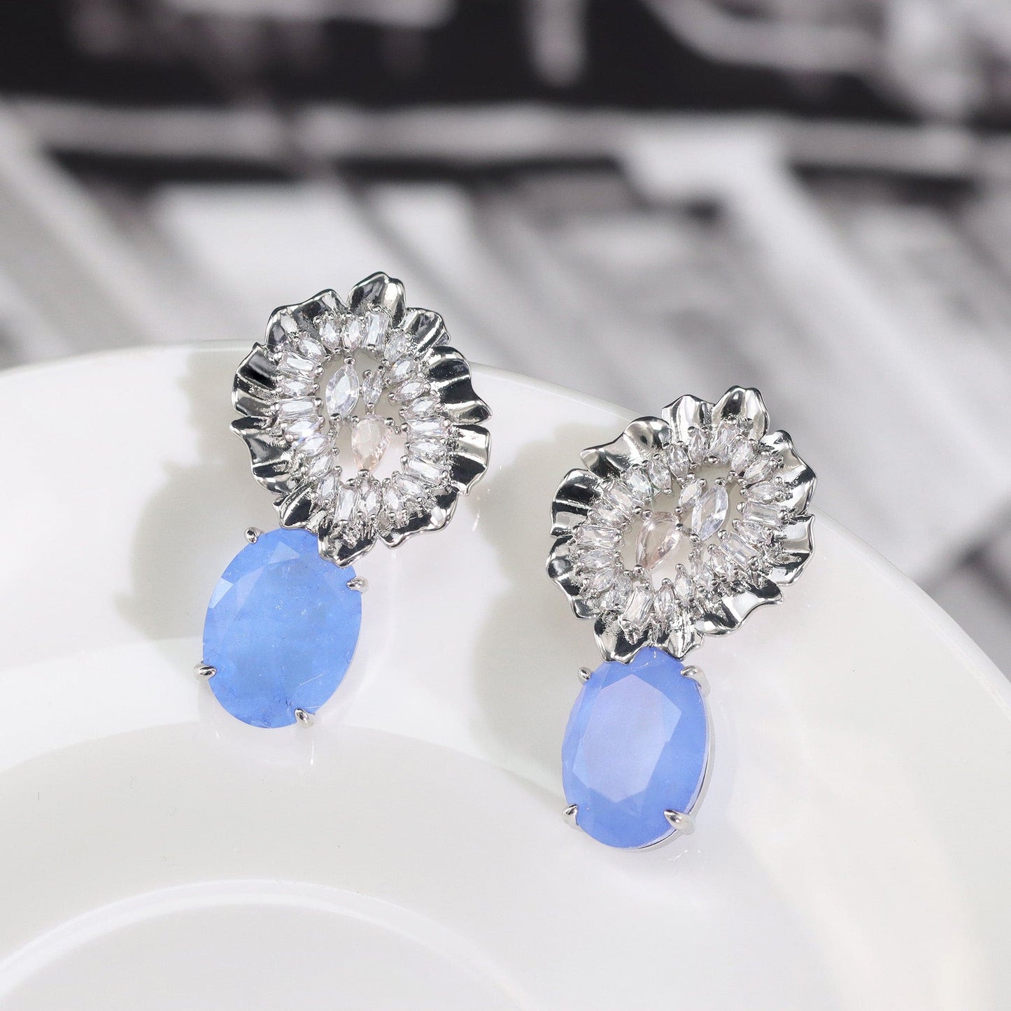 Brinco Fusion Oval com Carrê e Gotas XYE104613