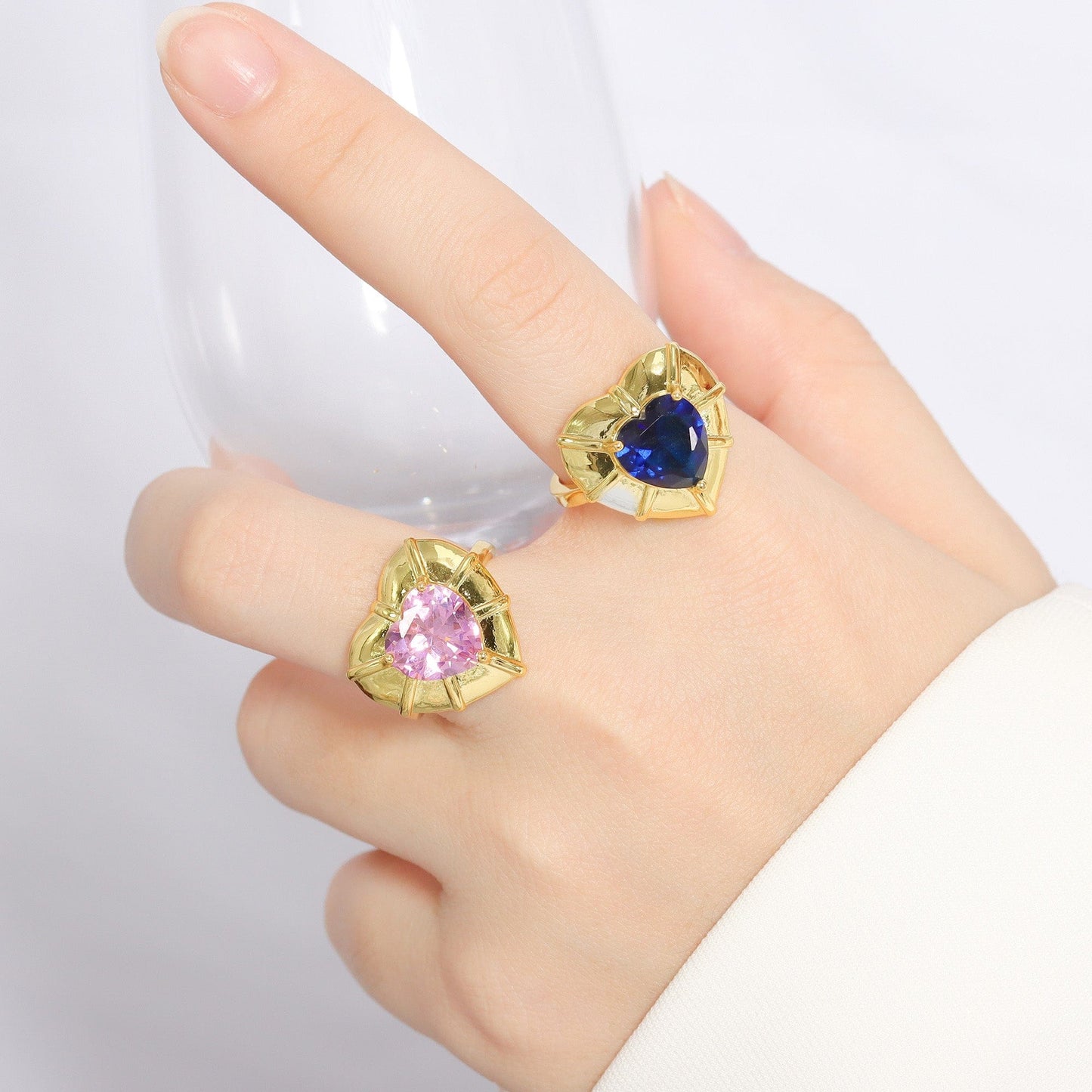 Anel de coração com vidro lapidado colorido no atacado