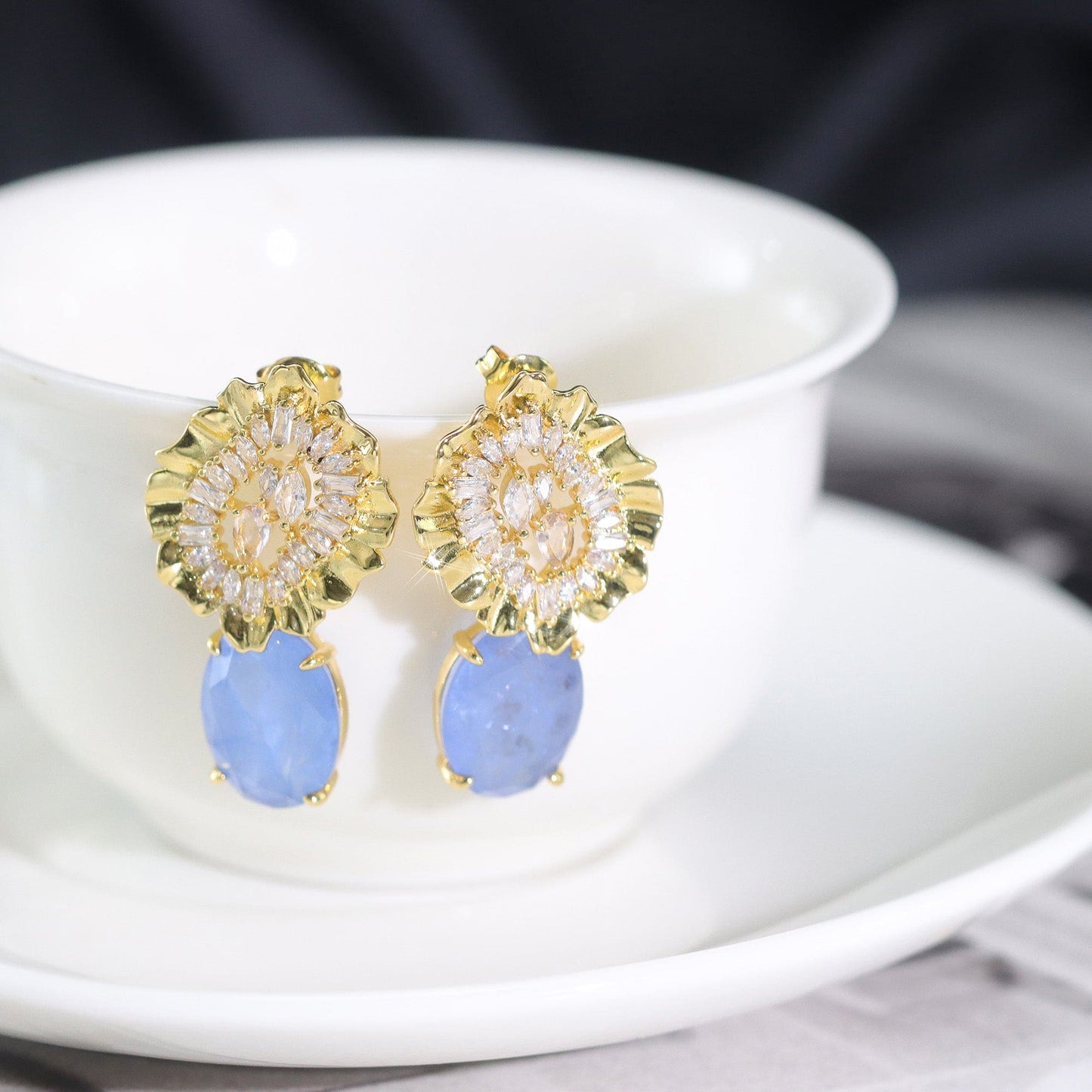 Brinco Fusion Oval com Carrê e Gotas XYE104613