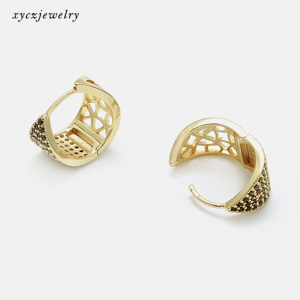 Brinco Argola Triangular XYE102247