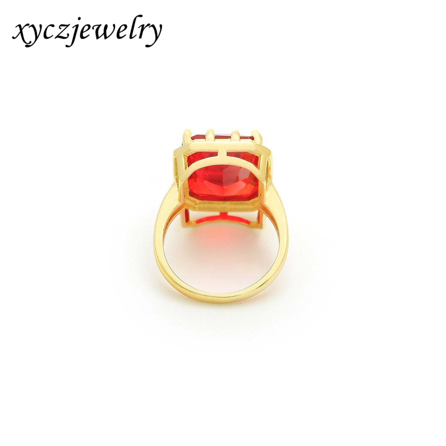 Anel solitário com pedra vermelha retangular