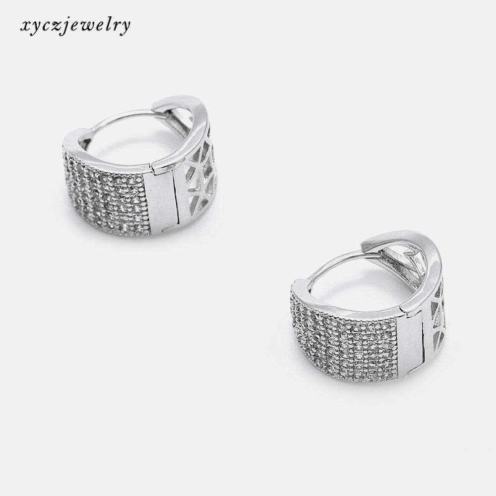 Brinco Argola Triangular XYE102247