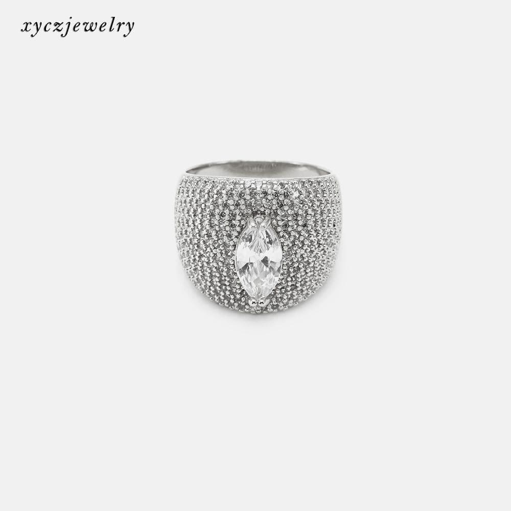 Anel cravejado com gota verde