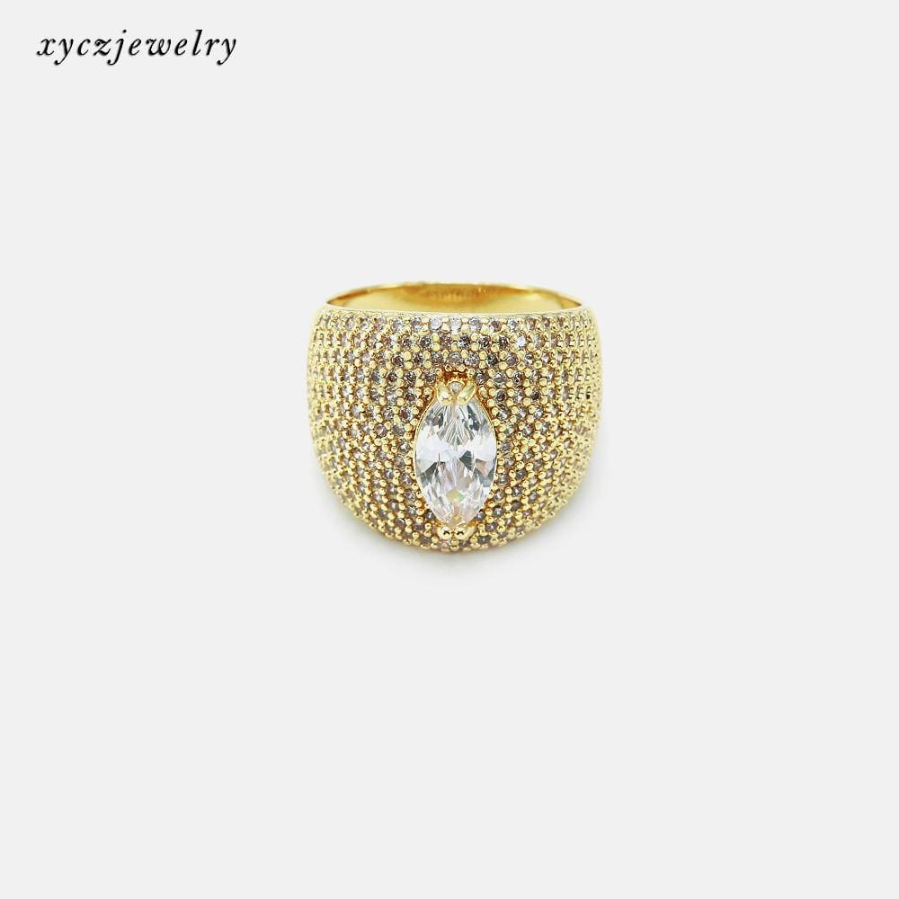 Anel cravejado com gota verde