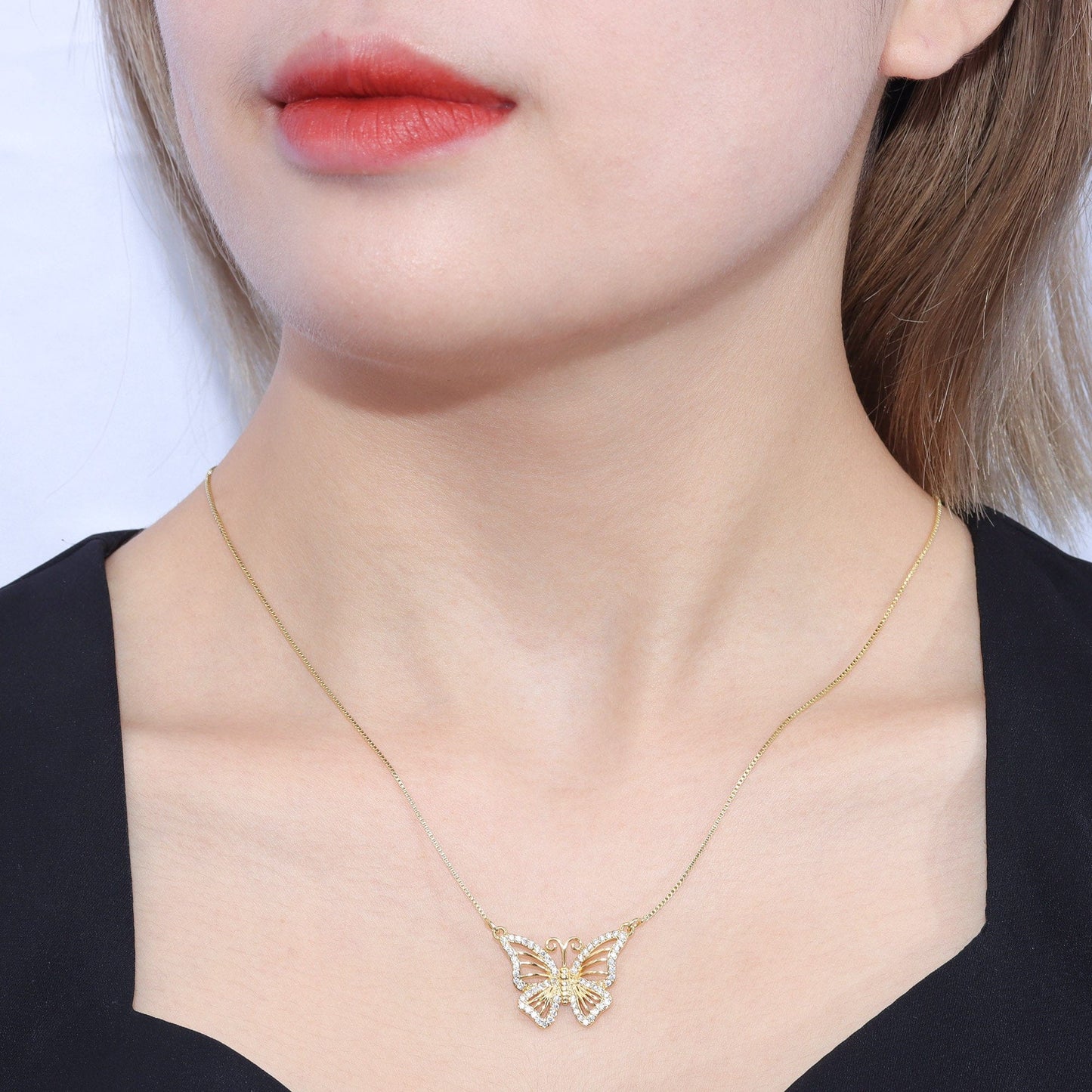 Colar com pingente de borboleta XYS100888