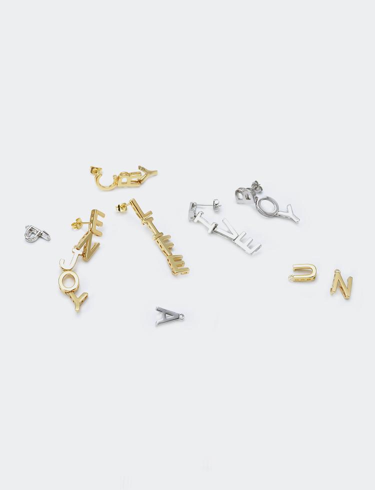 Brinco Iniciais A a Z liso XYEJ100464 VENDIDO SEPARADAMENTE