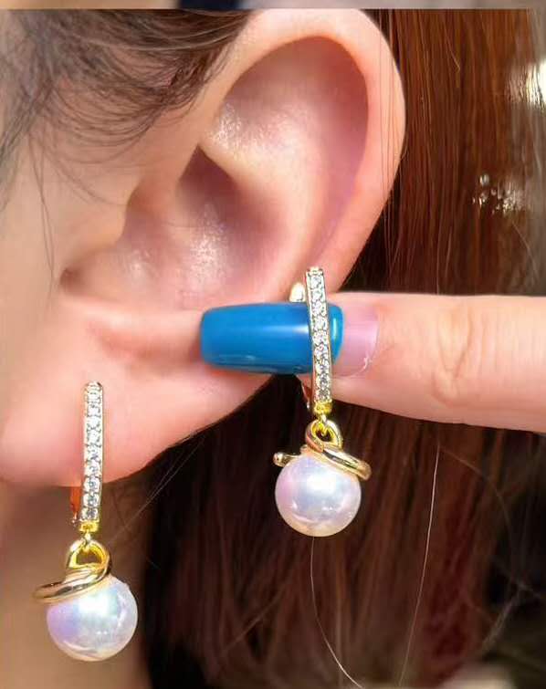 Argola cravejada no ouro com perola  DCG1276
