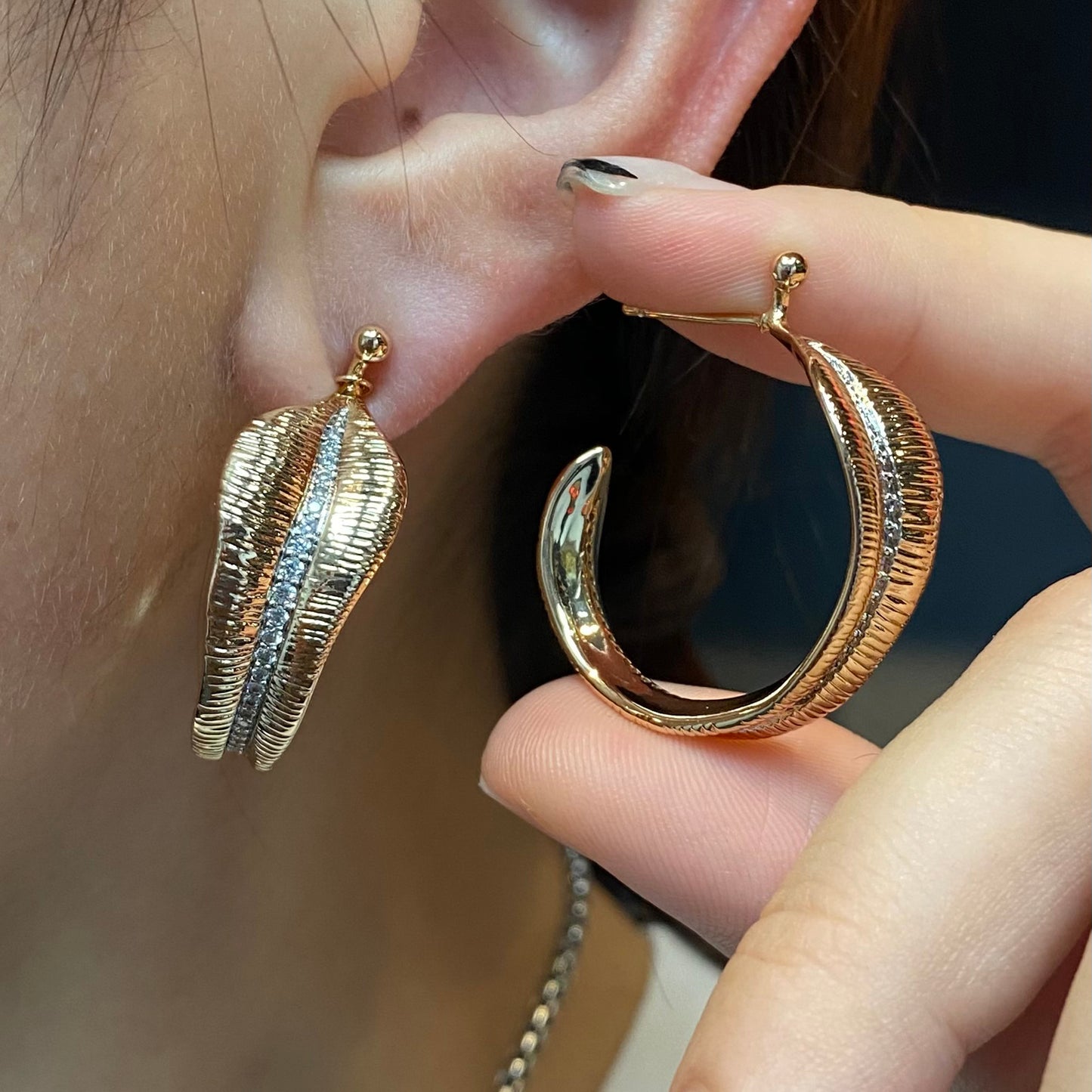 Brincos argolas textura XYE105495