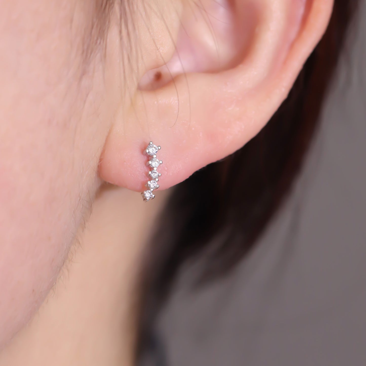 Brinco Infantil - Sequência de Zircõnias Ródio