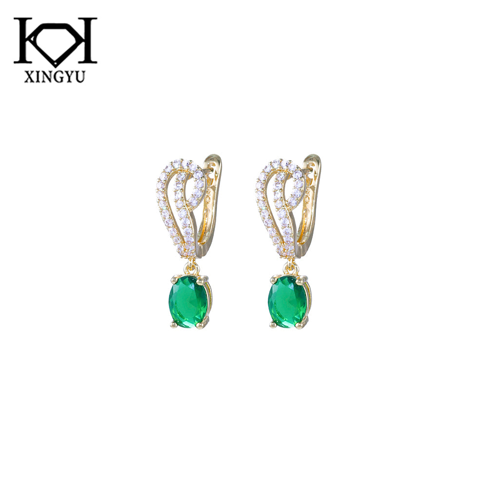 Argolinha cravejada com pedra verde DCG0825