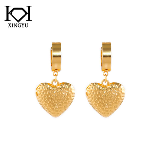 Brincos Argolinhas coracao Martelado G ECG0399