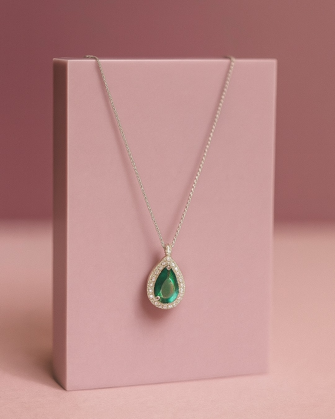 Colar Pingente Oval Verde - Prata 925 DCG0369