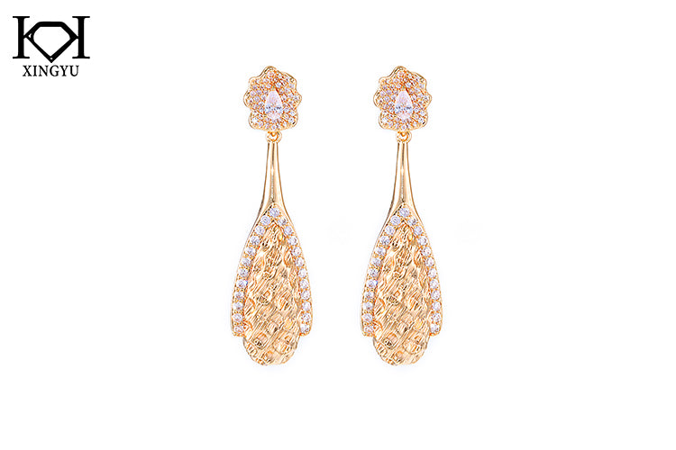 Brincos Gota e Elegancia XYE105633