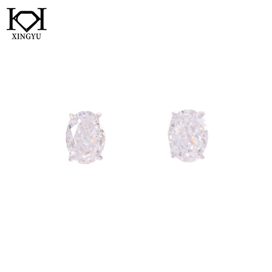 Brinco Oval Cravejado - Prata 925 DCG0341