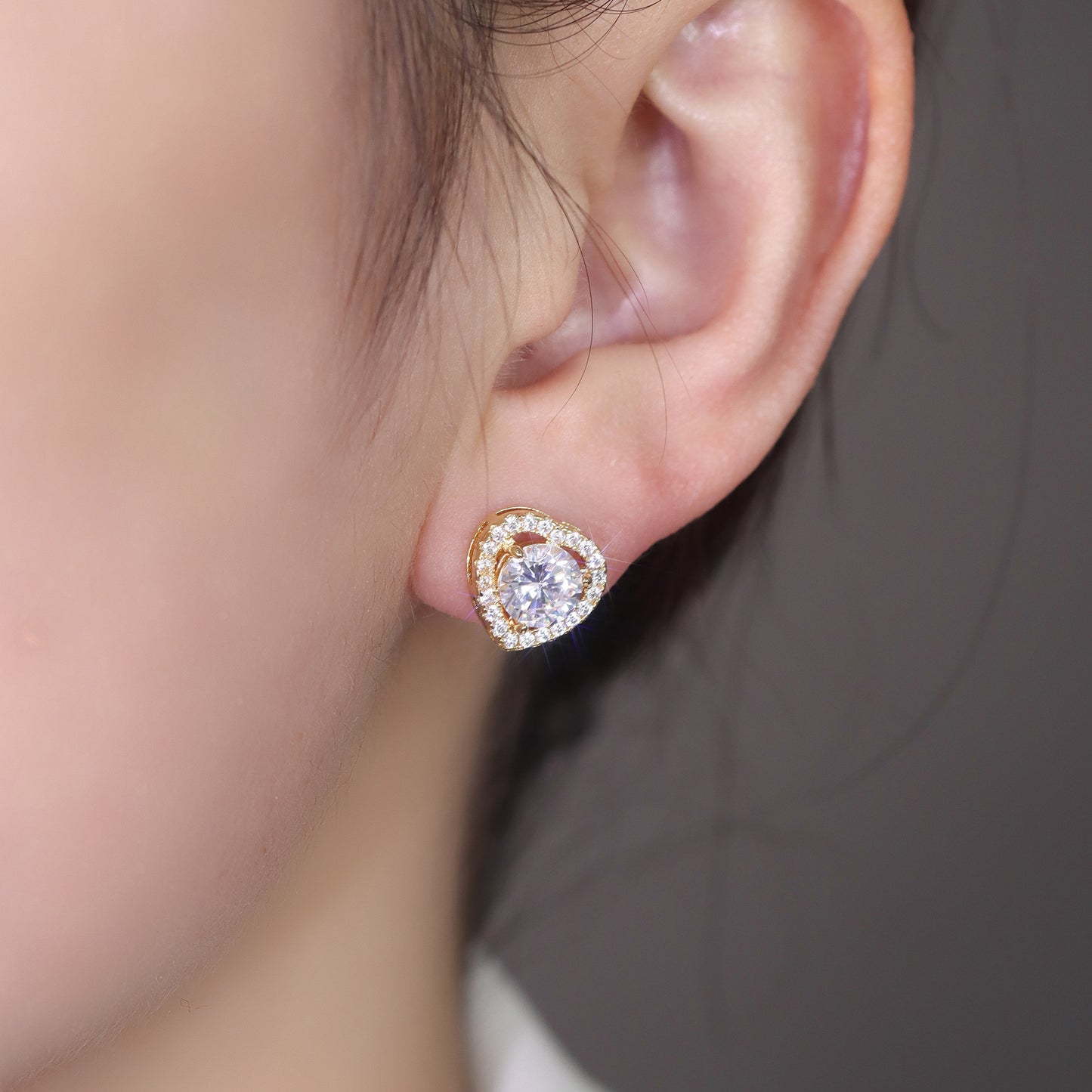 XYE104883 (Stud Earrings)