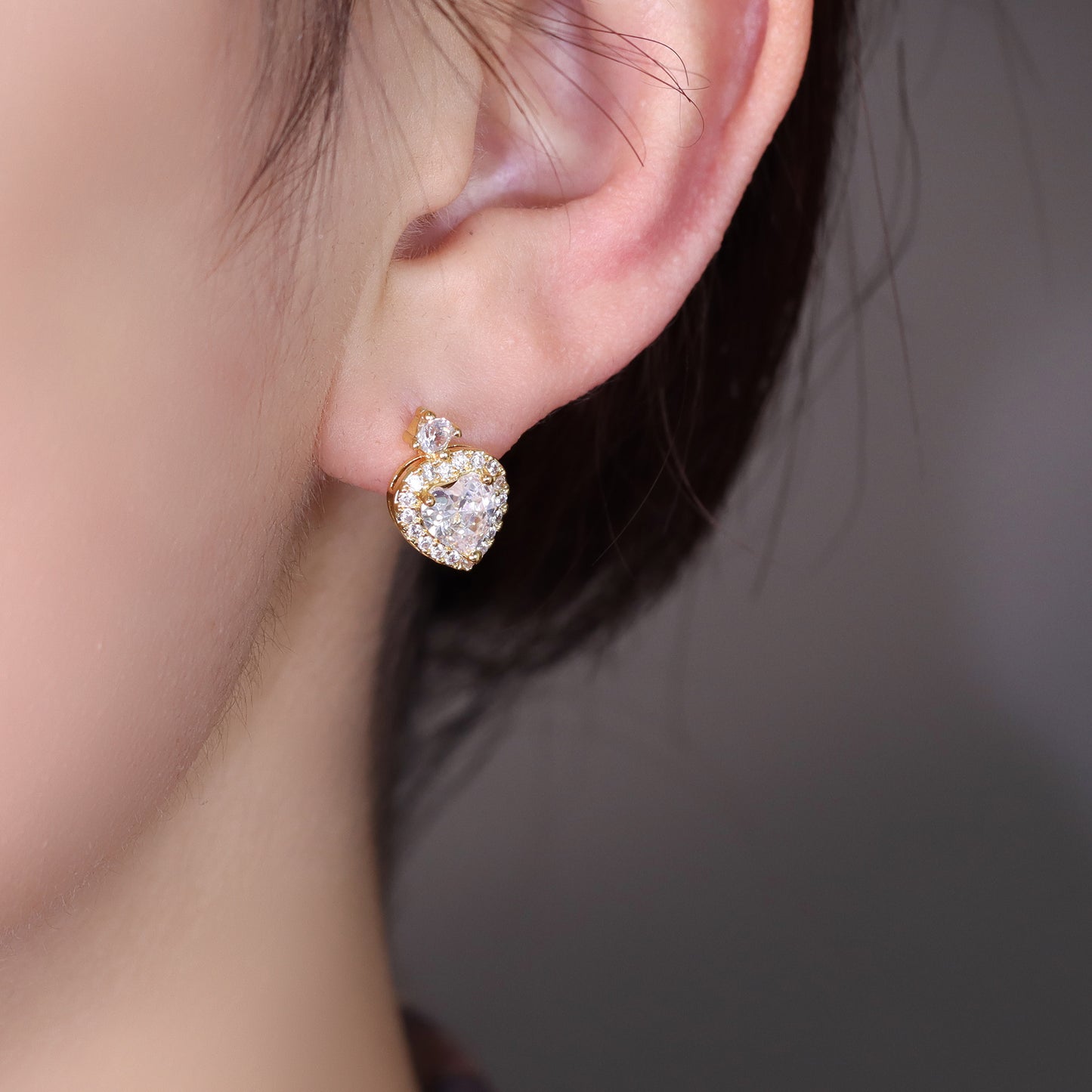 Brincos coracoes cravejados  XYE104872