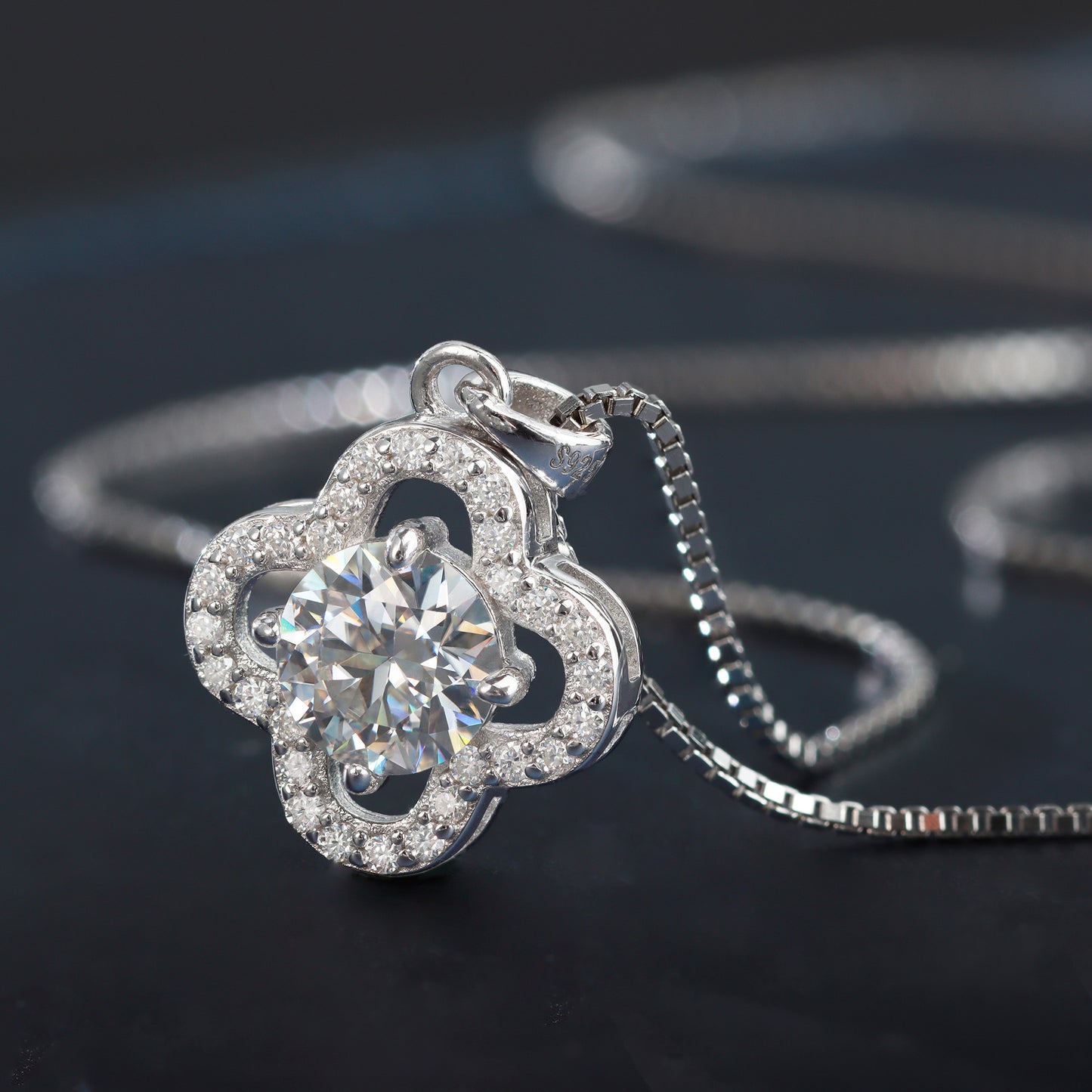 Colar trevo iluminado XYN101328