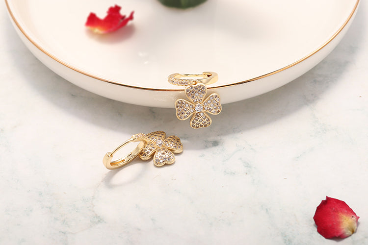 Brincos argolinha trevos XYE103323新款