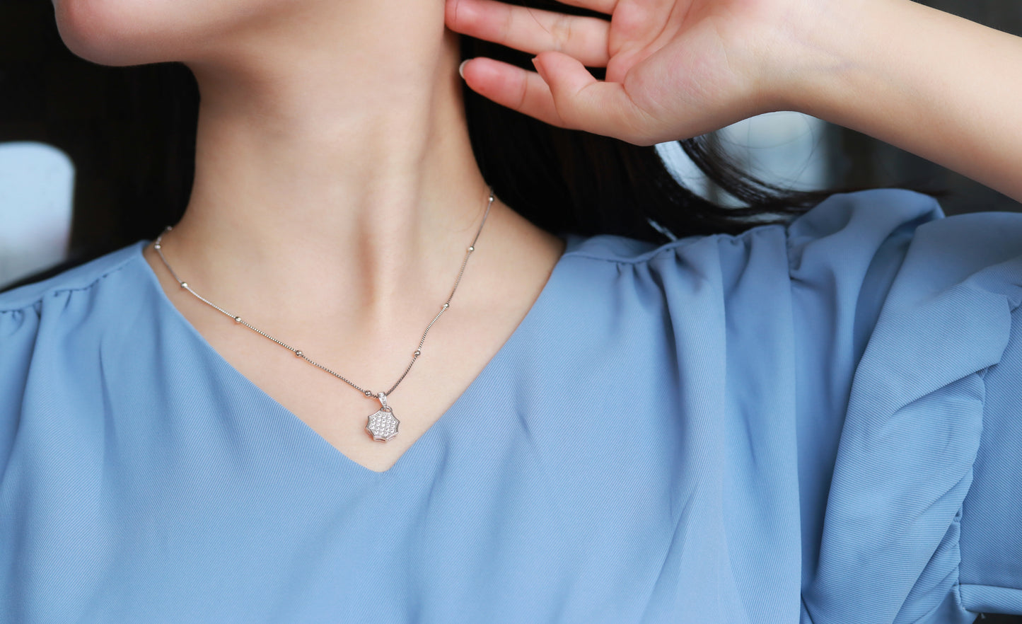 Colar Hexagonal Cravejado XYP100552