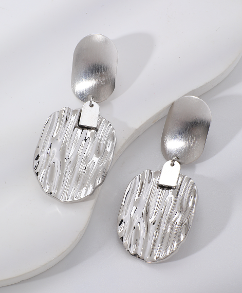 Brinco amassado rodio EBG0036